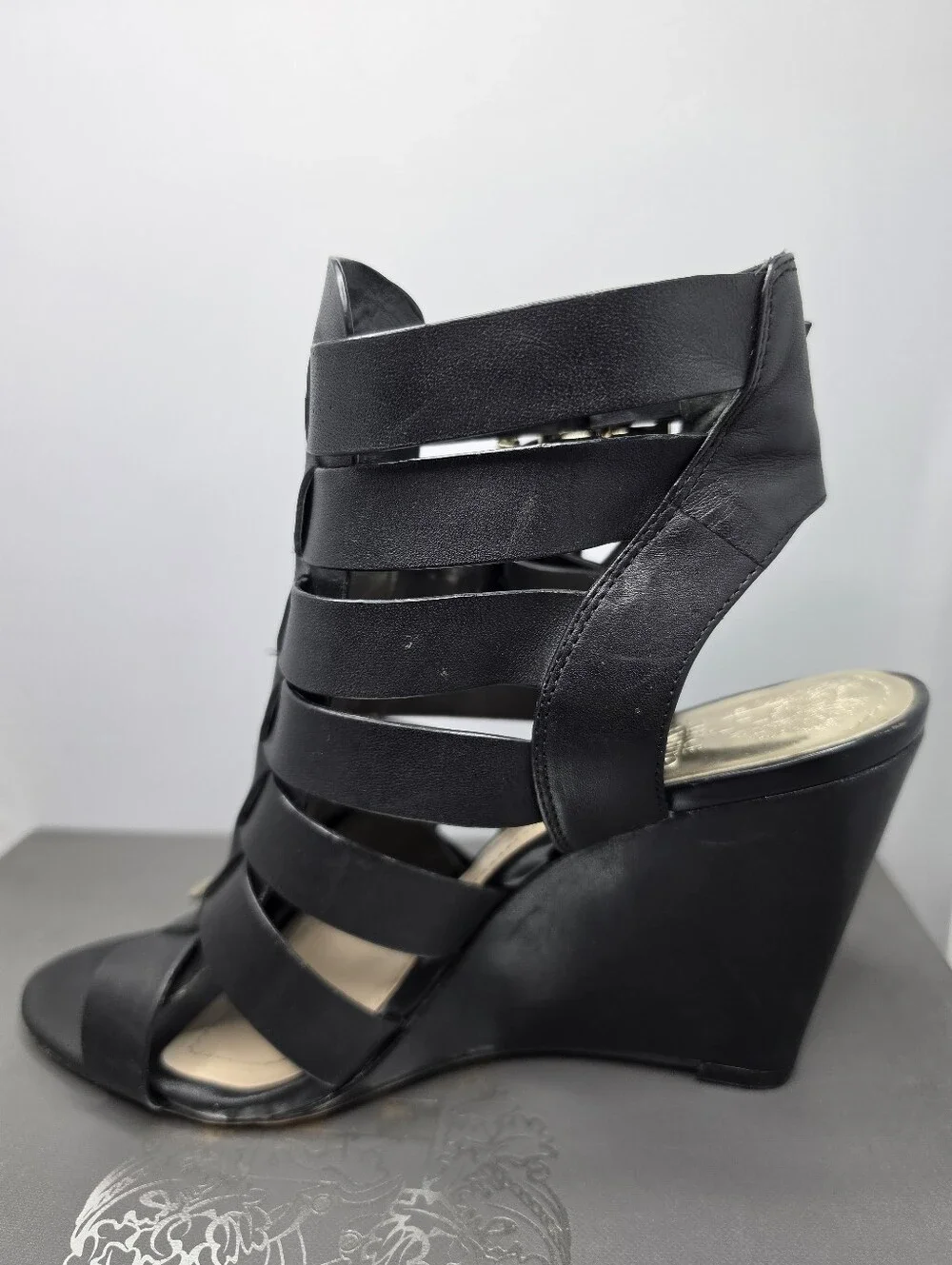 Vince Camuto black leather strappy gladiator wedge sandals 7.5